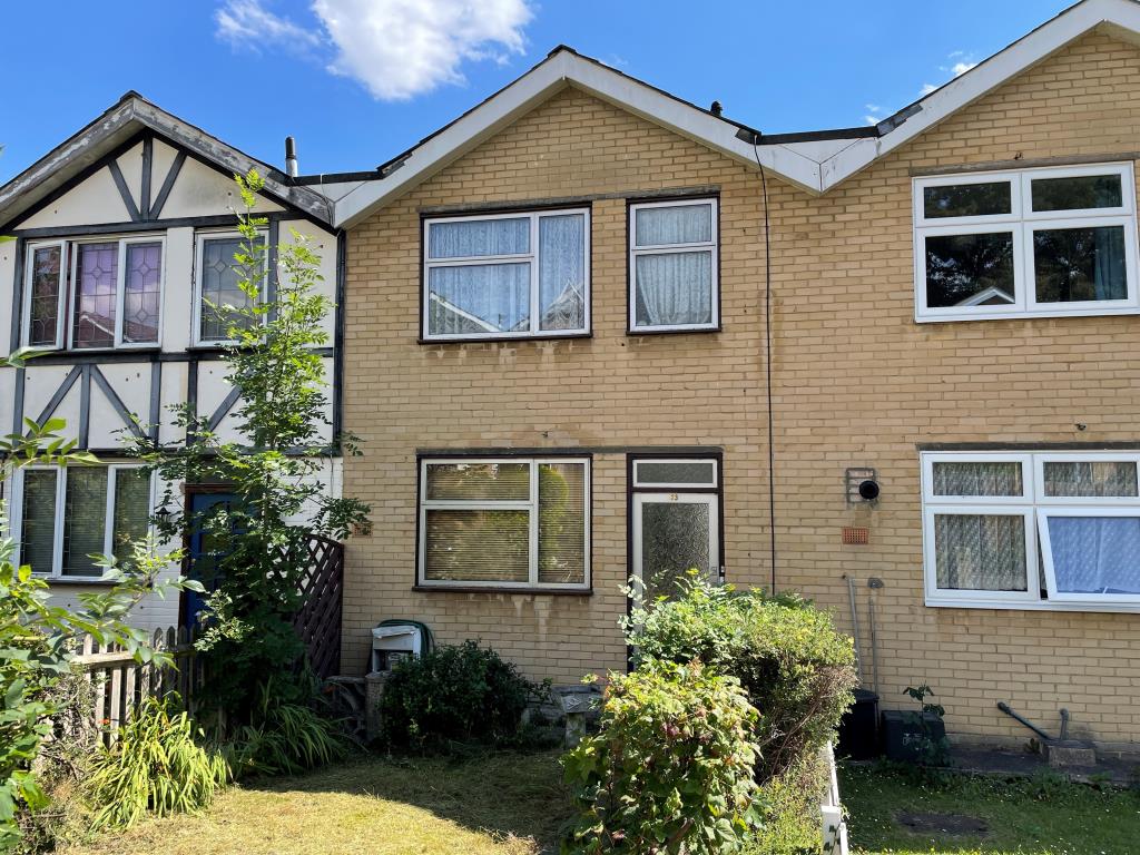 Lot: 38 - MID-TERRACE HOUSE FOR REFURBISHMENT - 